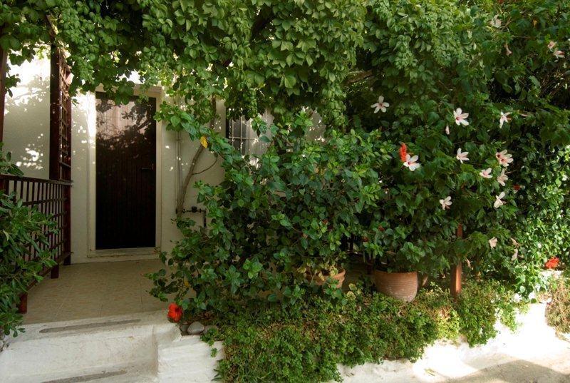 Kalypso Studios & Rooms Палеохора Экстерьер фото